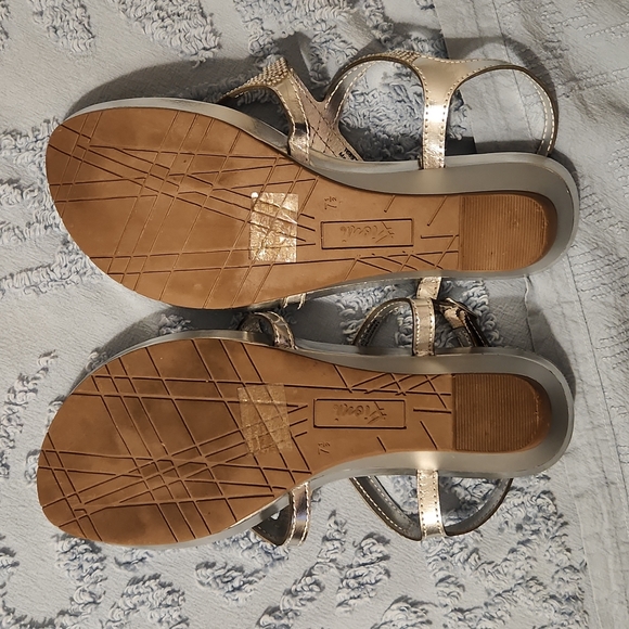 !!CLOSET CLEAR OUT - LAST CHANCE!!Sandals, Sz 7.5, Silver - Picture 8 of 9